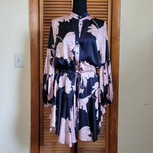 EUC Big Hit Fashion Floral Mini Dress Size Medium